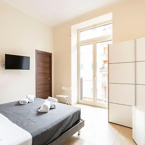Bed & Breakfast Corso 138 - Sleep & Fly - By Domusextra, Naples