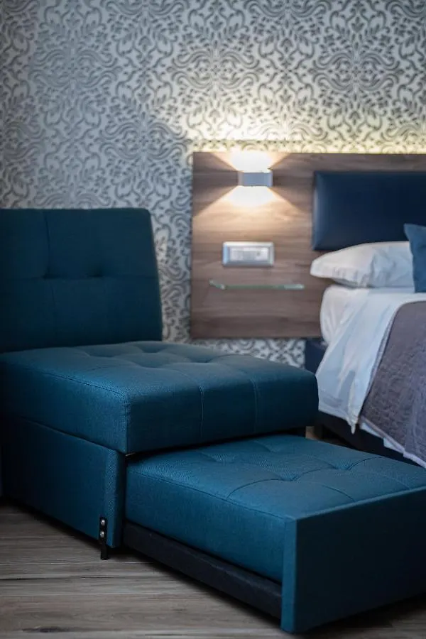 Famalu Apartments Naples 2*,
