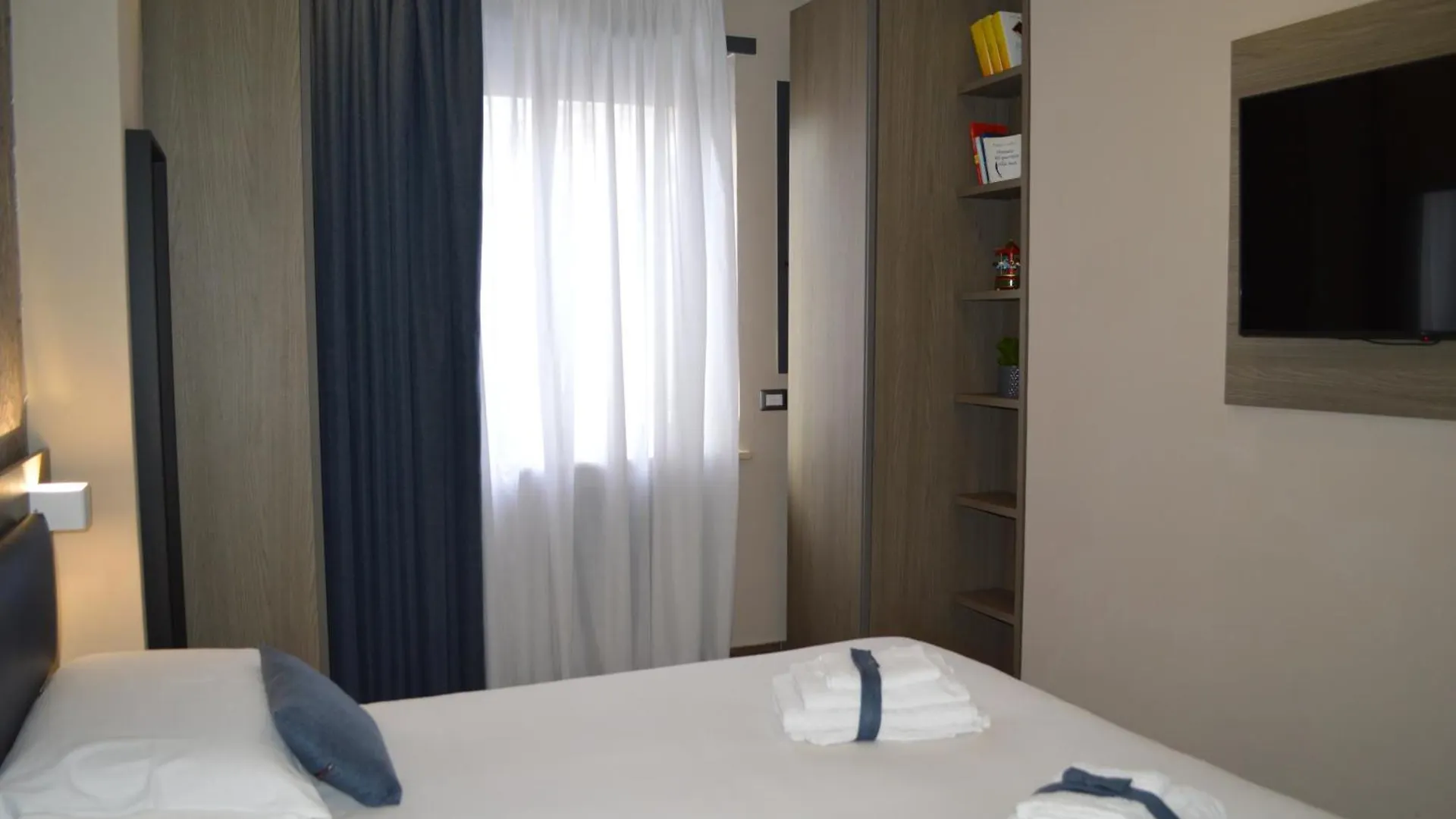 ** Bed & Breakfast Famalu Apartments Naples Italy