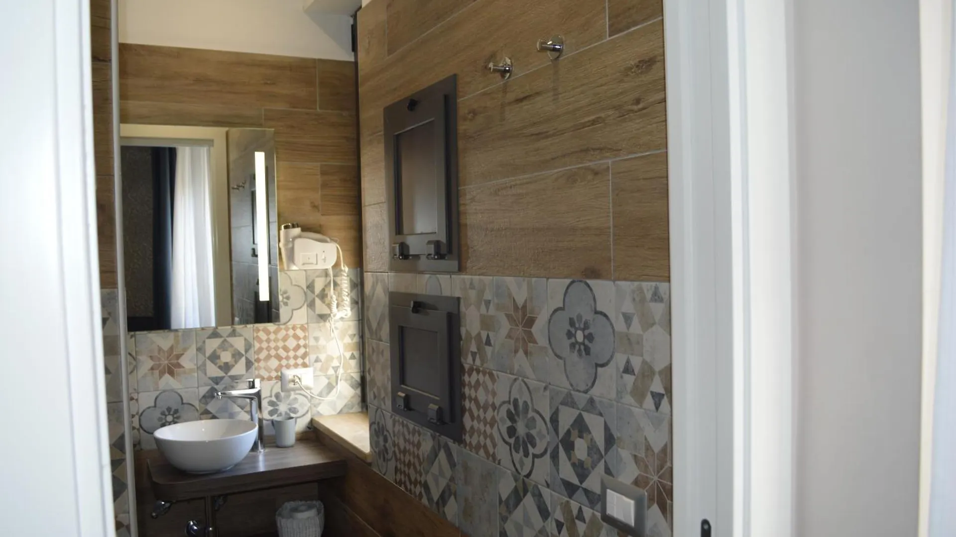 Famalu Apartments Naples Italy