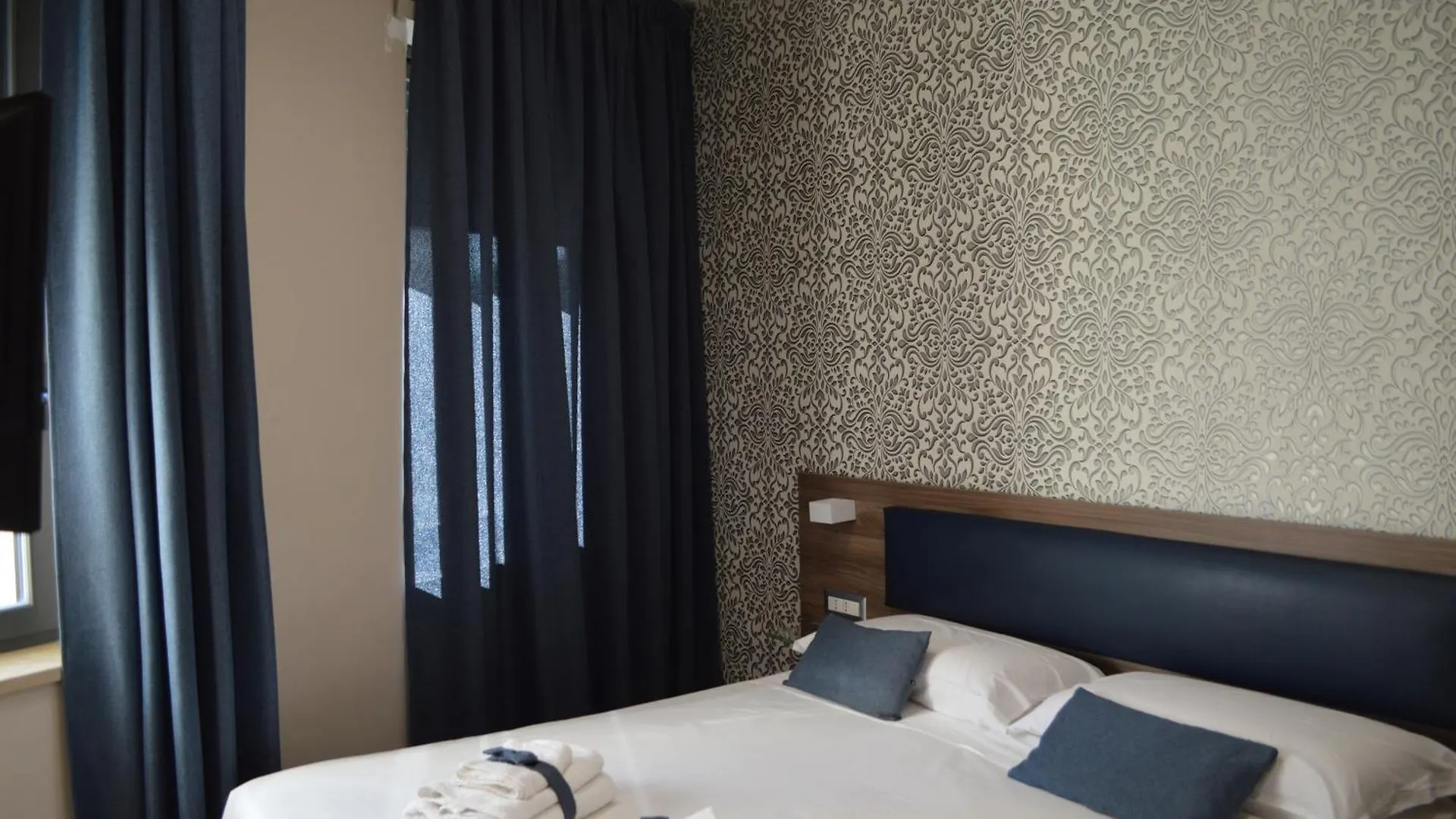 Famalu Apartments Naples 2*,  Italy