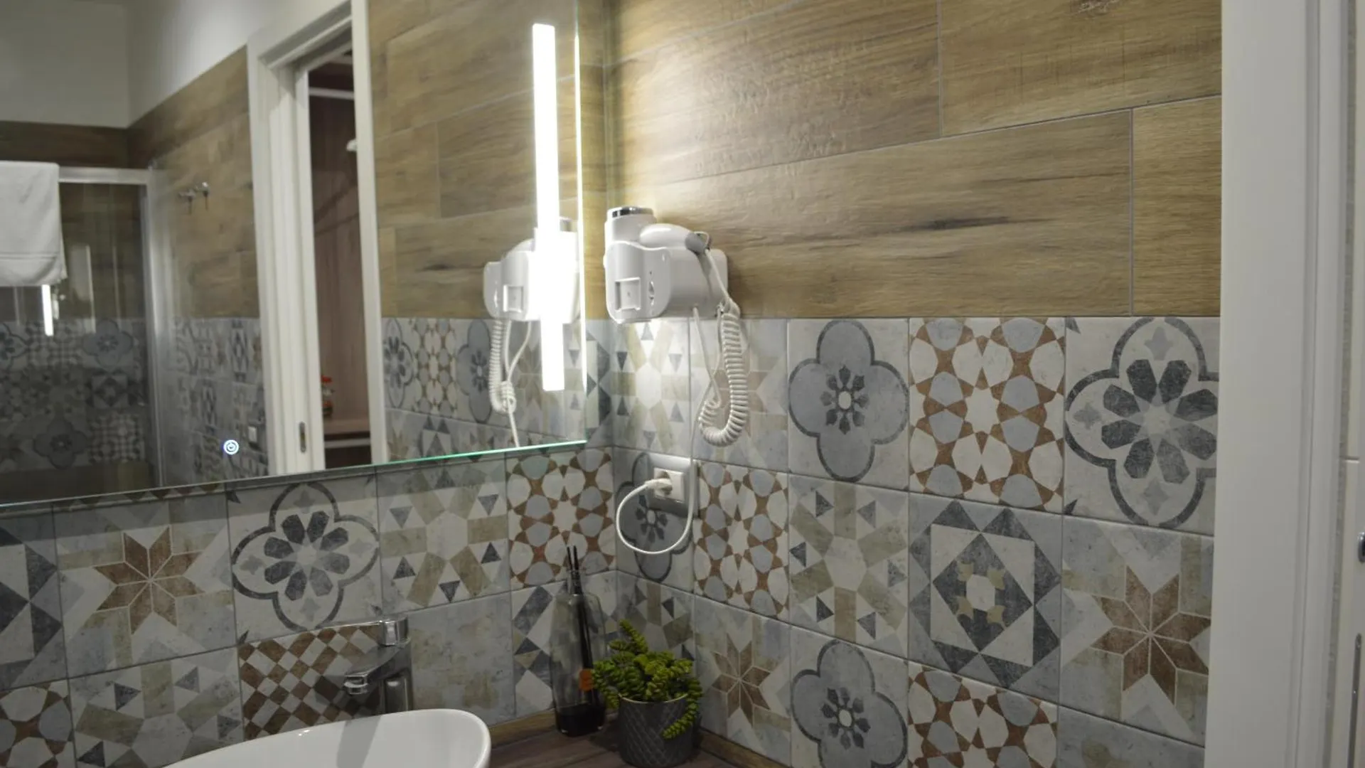 Famalu Apartments Naples 2*,  Italy
