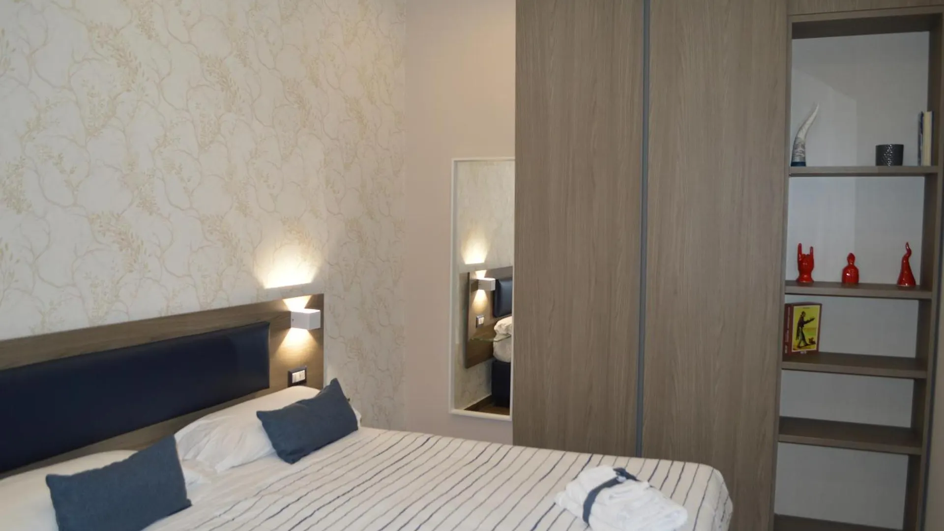 Famalu Apartments Naples 2*,