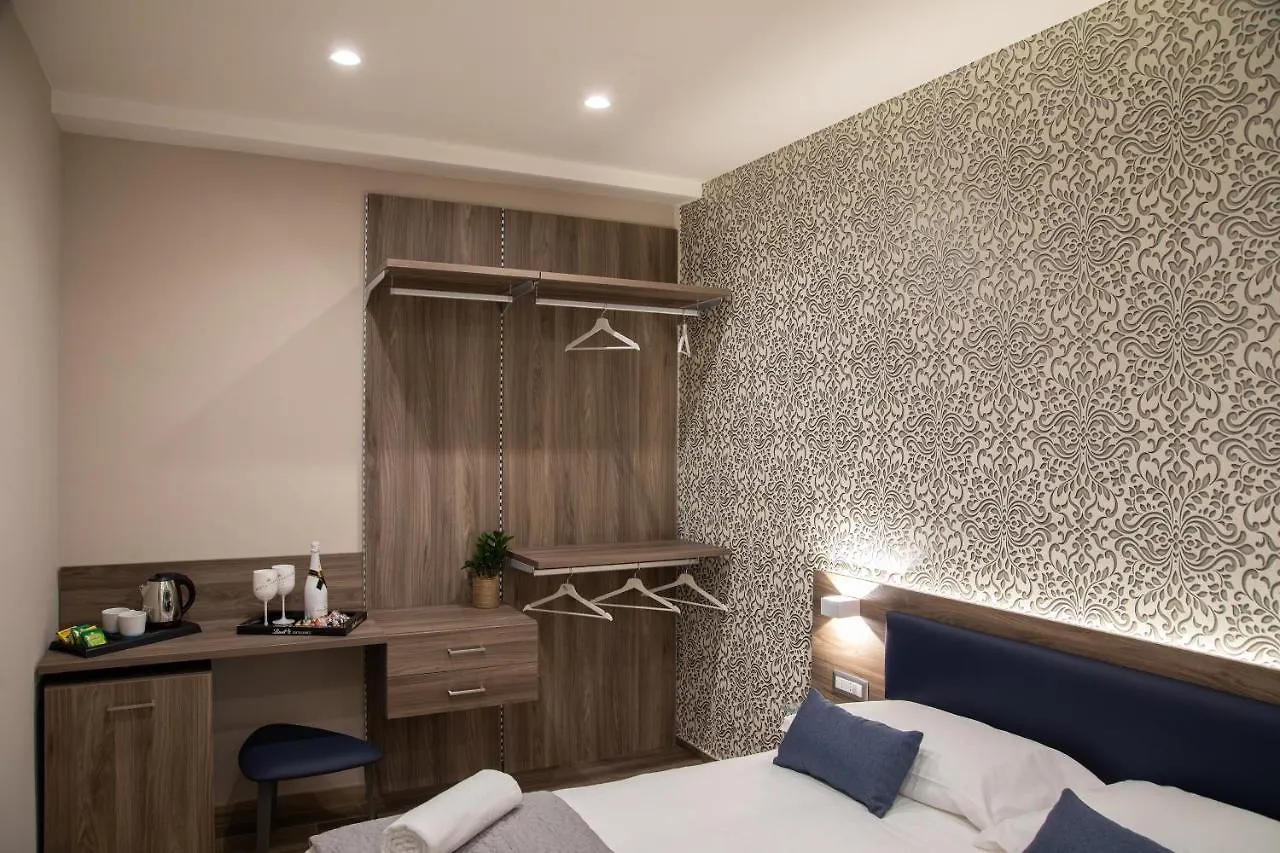 Bed & Breakfast Famalu Apartments Naples
